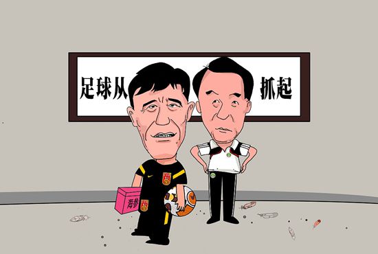 年夜麻烦》是曾执导《矮子当道》(“Get Shorty”)和《黑超特警》(“Men in Black”)的导演巴里-索南费尔德(Barry Sonnenfeld)推出的最新力作。此部笑剧片有个不错的表演声势：蒂姆-艾伦(Tim Allen)、雷妮-鲁索(Rene Russo)、斯坦利-塔茨(Stanley Tucci)、汤姆-赛兹莫尔(Tom Sizemore)、约翰尼-纳什维尔(Johnny Knoxville)、贾森-李(Jason Lee)和德怀特-“Heavy D”-迈尔斯(Dwight“Heavy D”Myers)。影片改编自普利策奖得主、诙谐作家戴夫-巴里(Dave Barry)最畅销的一部小说，讲述了一个神秘的手提箱是若何将一个 离了婚的父亲、一个愁闷不乐的家庭妇女、两个杀手、一对陌头地痞、两个情窦初开的少年和两个联邦查询拜访局(FBI)的奸细和一只引发幻觉的蟾蜍保持在一路，并改变了他们的糊口。 蒂姆-艾伦在片中扮演埃利奥特-阿诺德(Eliot Arnold)--一名已离任的新闻工作者和离了婚的父亲。他的儿子马特(Matt，本-福斯特饰，Ben Foster)正在与他的邻人伴侣珍妮(Jenny，祖伊-德施尼尔饰，Zooey Deschanel)一路玩水枪游戏。与此同时，紊乱排场到临了。二个傻乎乎的杀手斯纳克(Snake，汤姆-赛兹莫尔饰)和埃迪(Eddie，约翰尼-纳什维尔饰)呈现了，他们筹办暗算珍妮名声欠好的继父阿瑟-赫克(Arthur Herk，斯坦利-塔茨饰)，由于阿瑟偷了他老板的钱。但是，这两个自称“杀手”的傻瓜并没有往刺杀阿瑟，相反却往偷了一个军械商装有核兵器的手提箱。 当利奥特-阿诺德和莫妮卡警官(Monica，简尼安-加罗法洛饰，Janeane Garofalo)前往追寻斯纳克和埃迪时，一路上碰见了迈阿密本地五花八门的居平易近，还有一只庞大的引发幻觉的蟾蜍、一条名叫达夫妮(Daphne)的巨蟒和拦路的山羊，和市平易近们熟习的文娱公园“假牙冒险园”(Denture Adventure)。